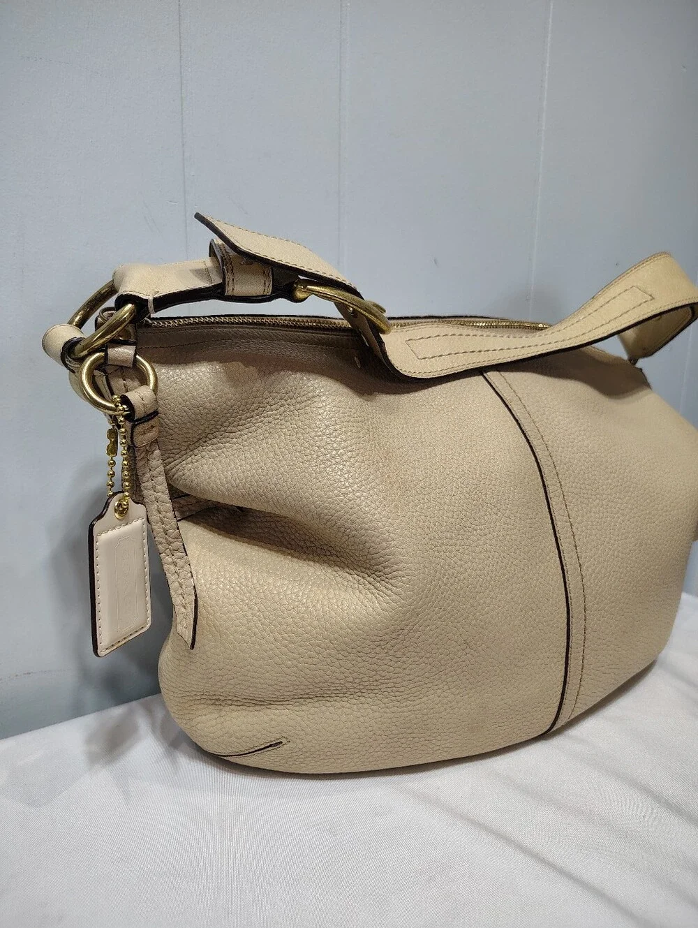 Coach Soho Hobo Bag 11839 Beige Cream Pebbled Leather Buckle Shoulder Tote‎
